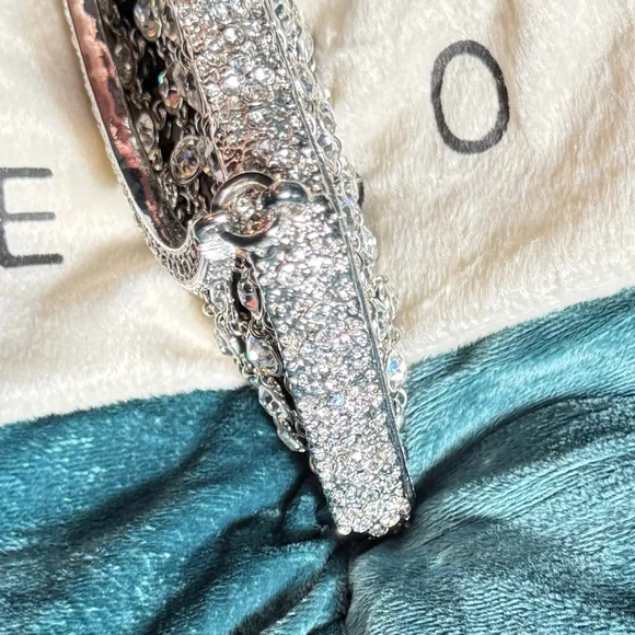 Besso Silver Snakeskin Crystal Evening Clutch – Elizabeth Taylor Design - Picture 6 of 11